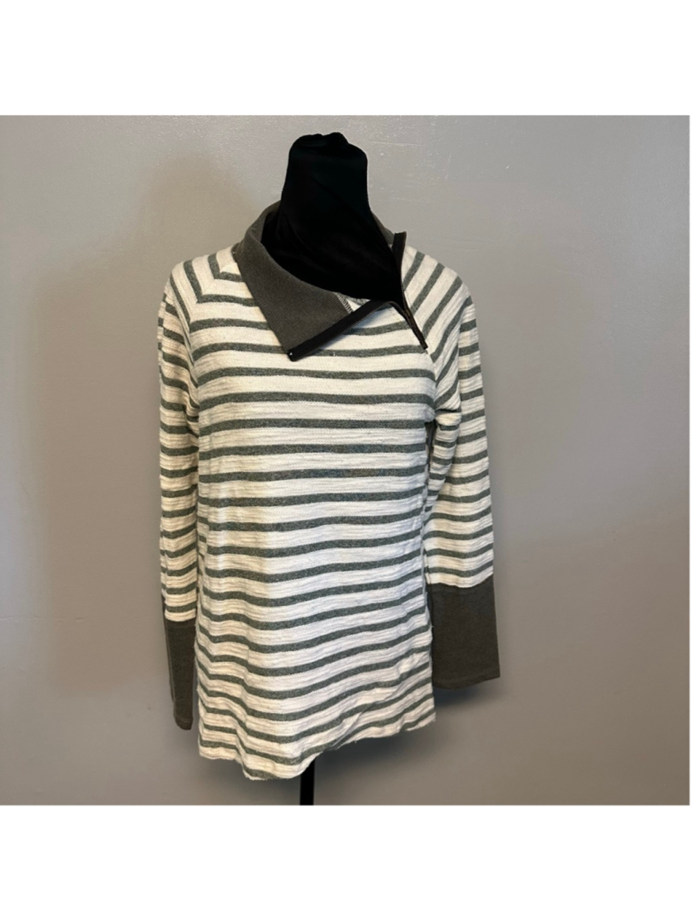Doe & Rae Striped Shiloh Crossover Sweatshirt Size Small White Green
